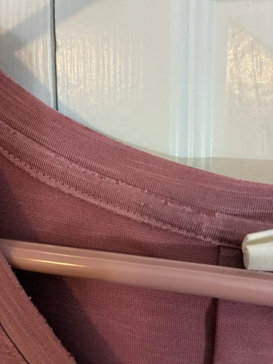 MOD REF Women’s V Neck Short Sleeve Flowing Mauve T Shirt- Size Large - Picture 8 of 13